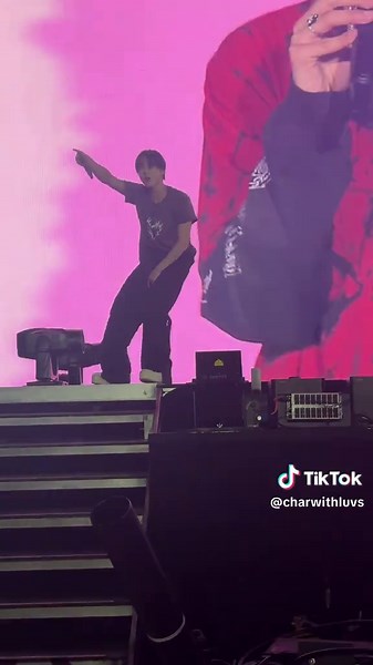 Enhypen Concert Experience: Screaming Fans in LA