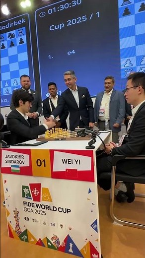 🇮🇳 Abhinav Bindra, Olympic gold medalist makes the ceremonial first move of the FIDE World Cup Final