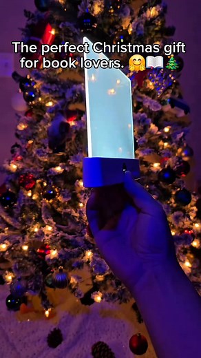 The kind of gift everyone loves 💡 Simple, cozy, and actually useful — perfect for anyone who reads, studies, or just loves a calm vibe. Wrap it up and make someone smile. ✨ | Vello Online