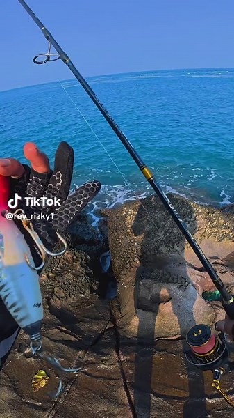 Mancing Casting di Pinggir Laut dan Sungai