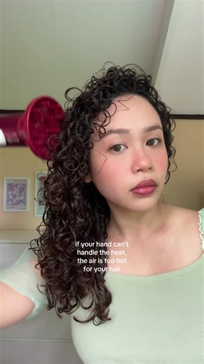 Prevent Heat Damage and Split Ends with Cool Air Diffusing