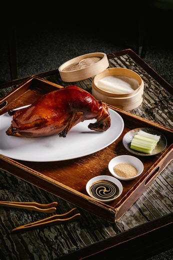 Trade the turkey for something unforgettable. Our 42-day roasted Peking Duck is on the Christmas & NYE menus. Celebrate with flavour that defines the season. 以傳世風味取代傳統火雞——我們的招牌北京片皮鴨於聖誕及除夕套餐皆有供應。讓節慶盛宴昇華為難忘滋味。 . #chinesecuisine #maximalconcepts #mott32 #mott32hk #chineserestaurant #pekingduck #卅二公館 #香港 #中環餐廳 | Mott 32