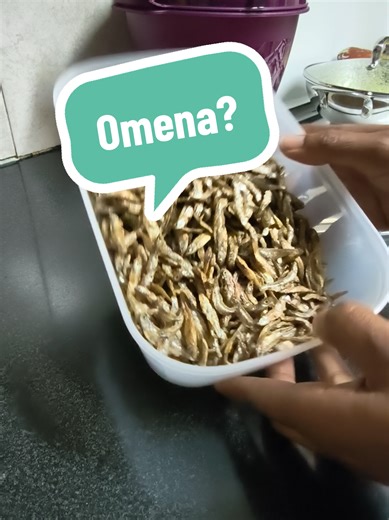 Here's the thing, food storage isn't luxury, it is about preserving the quality of food and reducing on wastage. Whenever I buy omena I like to transfer it to this container. It's not just plastic to plastic. Here are reasons why I transfer it from the original packaging to this Tupperware airtight container:- * It preserves the freshness of the food. * The omena remains crunchy. * The smell is intact 💯, not everyone needs to know you have omena at home 😂 * I am able to eat it comfortably unti