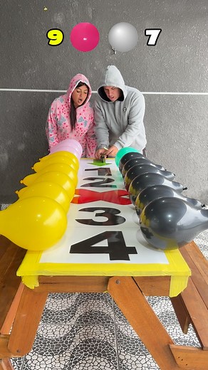 TOY BIKE CHALLENGE POOP ALL THE BALLONS 😱 | Jaquelineveigaoficial.