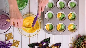 2M views · 7.6K reactions | Get ready to celebrate #MardiGras with these delicious and easy-to-make cupcakes topped with bourbon icing! How do you plan on celebrating? 療 | Kroger | Facebook