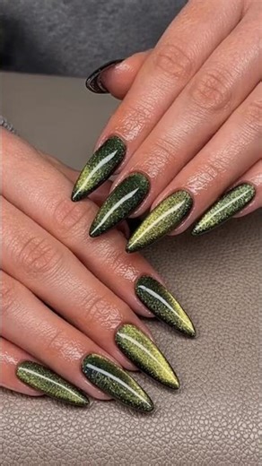 Not every nail set needs bright colors to stand out — sometimes depth and shine do more.