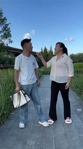 #Combating Crime #Negative Examples #Spreading Positive Energy #Bijie Little Sister