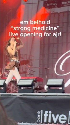 em beihold “strong medicine” live opening for ajr!! ‪@EmBeihold‬ #embeihold #ajr #livemusic