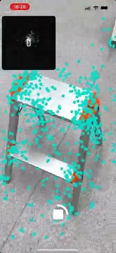 iPhone向け3Dスキャナー「Trnio 3D Scanner」で物体をスキャンする様子