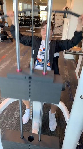 How could you do me like that😭 Till this day, I still hold up that weight. YouTube : Austin Sprinz