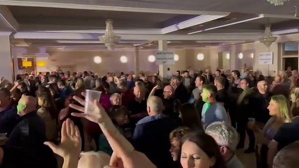 15K views · 264 reactions | Not only has Joan been looking after us with the best of hospitality in The Castle Arms Hotel, she then steps on stage along side Fergal and sings Heaven note for note  #SoldOut #TheCastleArms #TheWhistlinDonkeysLive | The Whistlin' Donkeys | Facebook