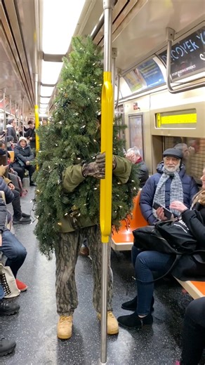 Mr Christmas Tree in NYC wishing you all a very Merry Christmas 🎄😄 | New York Mickey