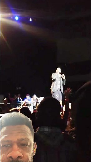 R Kelly sings hey Mr. Dj #concert #live #rkelly