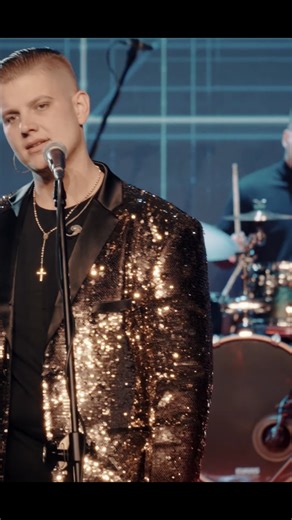 Zespół Muzyczny Prezydent - Rodzinny dom (cover Janusz Laskowski) #discostar #discopolo | Disco Polo - Disco-Polo.Info