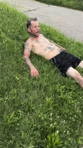 A Clarksville, Tennessee man passed out but someone splashed him with water to revive him 🅿️⛷️🤯