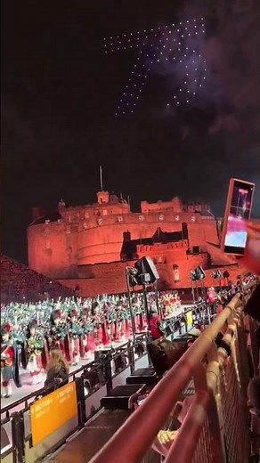 The 2025 Edinburgh 🏴󠁧󠁢󠁳󠁣󠁴󠁿 Military Tattoo celebrating 75 years of the event 💙 #edinburghcastle