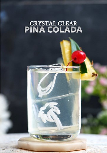 Today I made something special, a crystal clear clarified Piña Colada 🍍✨ and made it look absolutely beautiful with this amazing ice that I always use for my videos, my bars, and my clients from @Ice Lab USA . They are amazing 🔥 Recipe: • 4 oz white rum 🥃 • 4 oz pineapple juice 🍍 • 2 oz cream of coconut 🥥 • 1 oz lime juice 🍋 • 4 oz milk 🥛 Let it sit for clarification for 12 hours, then strain slowly through a coffee filter. Pour over this amazing ice in a palm tree cocktail glass 🌴🍸 ,su