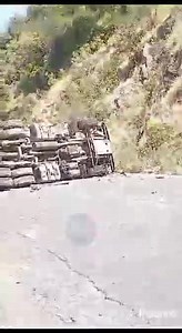 12:04hrs ACCIDENTE DE TRÁNSITO La alarma Indico volcamiento de Camión ruta H-66 a la altura del puente Las Truchas en el lugar trabajaron Bomberos Malloa B-1 Bomberos rescate Pelequén RX-5.... Además Bomberos de San Vicente, SAMU y Carabineros de San Vicente... | Radio Pasión FM