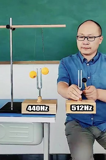 18K views · 579 reactions | 440 hz en la música. "La 440" es el nombre que se le da coloquialmente al sonido que produce una vibración a 440 Hz y sirve como estándar de referencia para afinar la altura musical. "La 440" es la nota musical La que se encuentra cinco teclas blancas a la derecha del Do central del piano. Meine Musik - Clases de música. | Meine Musik - Clases de música. | Facebook