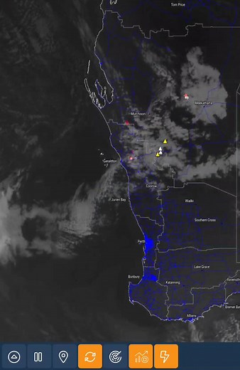 4/11, 4.30am sat loop update. Isolated storms have initiated in Perth and on the eastern side of the trough/low. Who got a rude yet lovely wake up? #fblifestyle #keepyoureyesontheskies | West WX Watchers
