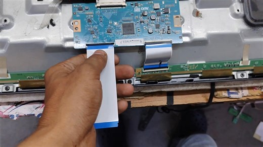 L.E.D. tv repair display problem solution #pedtvspair #lajptraimarketdelhi #ledtvpartsmarketdelhi #ledtvmotherboard #LEDTVRepair #fbreelsfypシ゚viralfbreelsfypシ゚viral #pedtvrepairnoida #noidaledtvrepair #lwdtvrepair #noidaledtv | Manish mishra