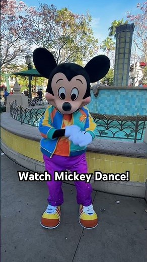 Mickey Mouse dances to his theme song 🥁 #disneyland #disney #disneyland70 #celebratehappy #shorts