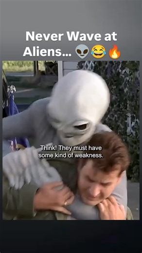 Niket yadav upload here movie & memes account on Instagram: "Follow us 👌 interesting facts 👇 🎬 Scary Movie 3 — Never Wave at Aliens… 👽😂🔥 Aliens + comedy = madness ⭐😂 🌼In Scary Movie 3, horror and sci-fi movies like Signs and The Ring are turned into pure comedy. When mysterious aliens appear, what should be a scary moment becomes totally ridiculous. A simple wave turns into chaos, confusion, and nonstop laughter. With silly jokes, crazy reactions, and classic parody style, this movie del