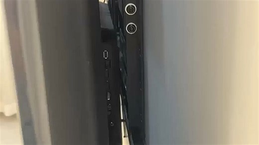 新家电视使用体验分享：画质清晰、音效沉浸，智能系统流畅易操作，观影体验升级，完美融入客厅场景，轻松解决家庭娱乐需求。