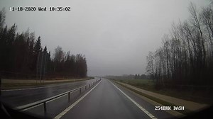 84K views · 642 reactions | Täna hommikupoolikul kell 10.00 Tartust Tallinna väljunud bussile jooksis Puurmani kandis üle maantee karu. Õnneks jõudis bussijuht kenasti reageerida. Vaata metsloomaga kohtumist pardakaamera videost järele. | Lux Express | Facebook