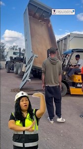 Forklift Hitting a Truck – Is This Safe? ⚠️🚜