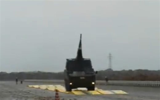 日本CV-40AAG防空车火炮测试录像