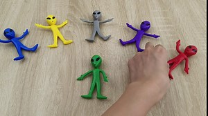 24 Pcs Bendable Alien Figures Bendable Alien Toys Multicolor Bendy Toys Set Birthday Alien Party Favors Alien Figurine Stress Relief Fidget Toys for School Rewards Goodie Bag Stuffers Pinata Fillers