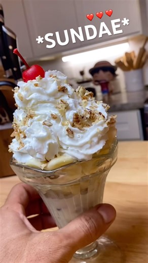 Ice Cream Sundae | Banana , Ice Cream , Reddi Whip, Pecans, & a Cherry in Top | FOOD PARADISE! 🥳🎉