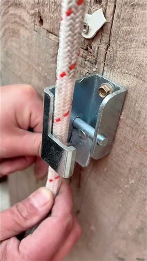 Simple and easy to use rope tensioner