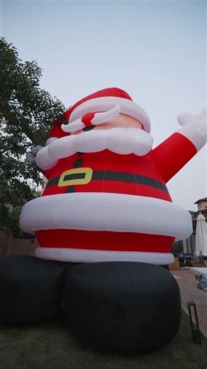 This Giant Inflatable Santa Has the Whole Neighborhood Talking😎#fyp #christmas #decorations