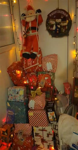 🐾🎅🎁🎁🎅🎁🎁🎅🎁🎁🎅🎁🎁🎅🎁🎁🎅🐾 Christmas Eve at Catwel and we just managed to catch Santa Claws leaving 🤣🤣 Thank you so much to everybody who contributed to the Christmas appeals for the Cats in care over Christmas 🎄💕😻 They are going to be so excited to open their presents 🎁 xxx Hope you all have a fabulous Christmas 🎄 Love from us all at Catwel xxxxx | Catwel - Cardiff Cat Charity