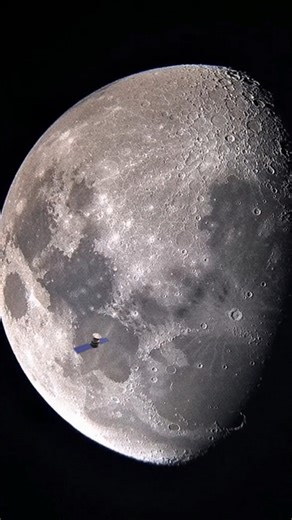A satellite orbiting the moon | Video sorprendido para ti | Facebook