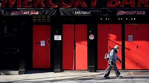 As COVID-19 pandemic worsens, most US states resist restrictions