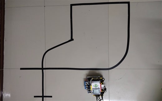 PID巡线完成直线、曲线、直角线，能过十字路口