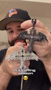 Crossed Faith Pendant Kuro & Onyx. 🖤 3 Different Styles. Easily attach Angel wings or Bat wings #y2k #y2kfashion #sanrio | Zero Heroes