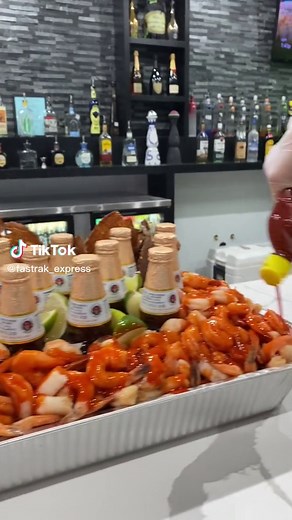 Celebrando Thanksgiving con Fastrak Express