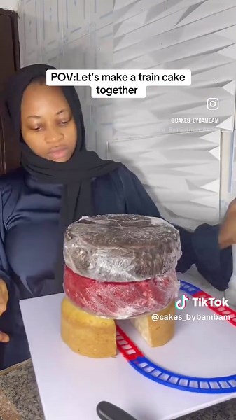 How to Create a Stunning Train Cake