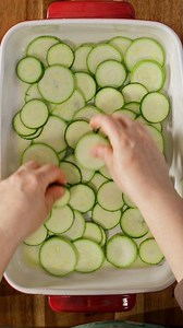 411K views · 1.1K reactions | Aceasta reteta de dovlecei gratinati este ideala pentru o masa usoara, rapida si sanatoasa. Cu ingrediente la indemana si un gust bogat, preparatul este perfect pentru intreaga familie. #dovlecei #reteterapide #gatimacasa #rețetevideo #dovleceigratinati #viralvideos | JamilaCuisine | Facebook