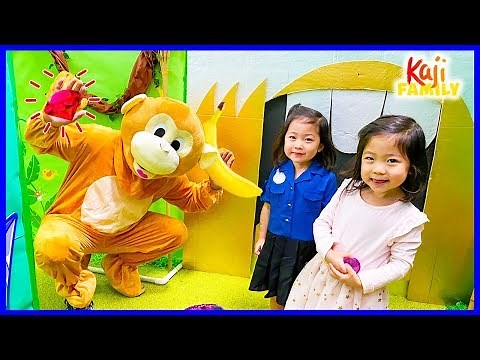 Emma and Kate in Giant Jungle Box Fort Maze with Monkey!!!