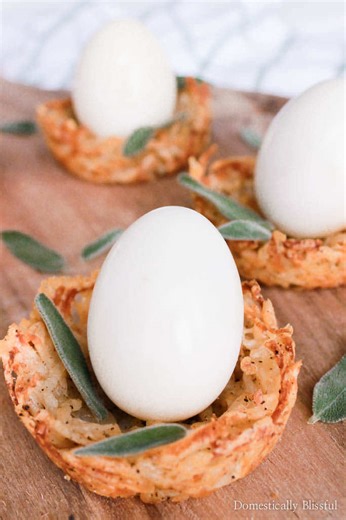 GO to my Profile tap 🔗 type “Hash Browns Birds Nests” into the search bar for all of the details. These individual Hash Browns Birds Nests are the perfect savory brunch recipe for spring & Easter!