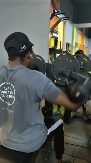 machine lateral raise