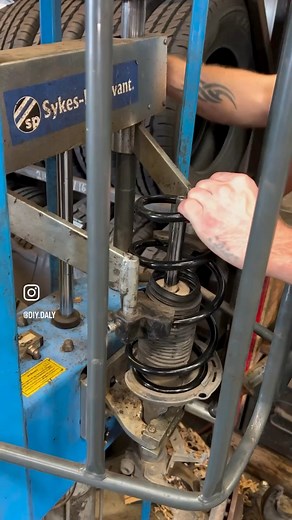 11K views · 126 reactions | Coil spring replacement made easy with the @sykespickavant coil spring compressor tool #coilspring #springreplacement #sykespickavant #mechanic #mechaniclife #mechanictips #mechanicproblems #diydaly #vehicletechnician #cargarage #garagelife #motortrade #mechanicsofinstagram | DIYDaly | Facebook