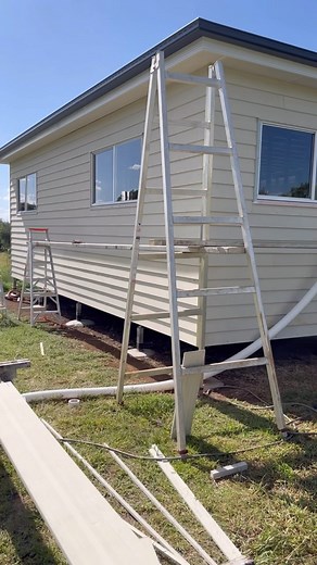 Cottage Cladding 🏠 Using Linea Weatherboards to partner modern durability with a timeless look on our recent cottage build. Get in contact with the team at Buildwright to book your own project for 2025 🔨 #buildwrightinnovations #builder #cladding #renovation #newhomes #toowoomba #darlingdowns #toowoombabuilder | Buildwright Innovations Pty. Ltd.