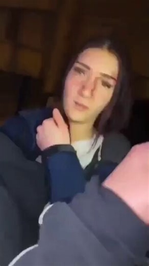 Tabasser une Française au nom d’Allah : le nouveau sport national de la racaille. 🩸 Et les plateaux télé vont encore nous parler de "stigmatisation" ? Le réel vous piétine, mais vous préférez fermer les yeux. 💥🇫🇷 #GrandRemplacement #Ensauvagement