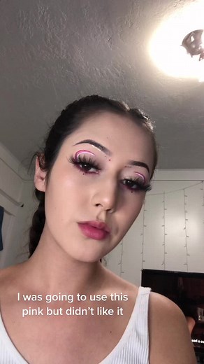 Tutorial: Red Lipstick Kisses on Your Face Trend